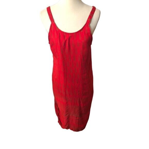 Lapogee Worldover red and gold shift dress with Indian pattern - Picture 2 of 11